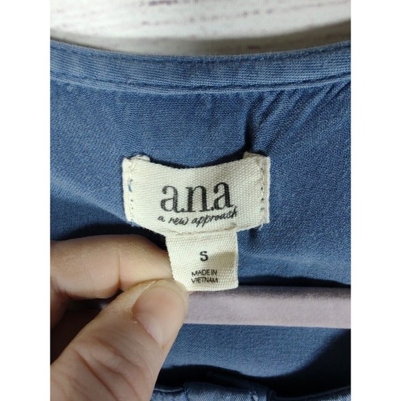 a.n.a. blue sleeveless hi-low tunic style tank top, Women's Size S 100% Rayon - Picture 2 of 6